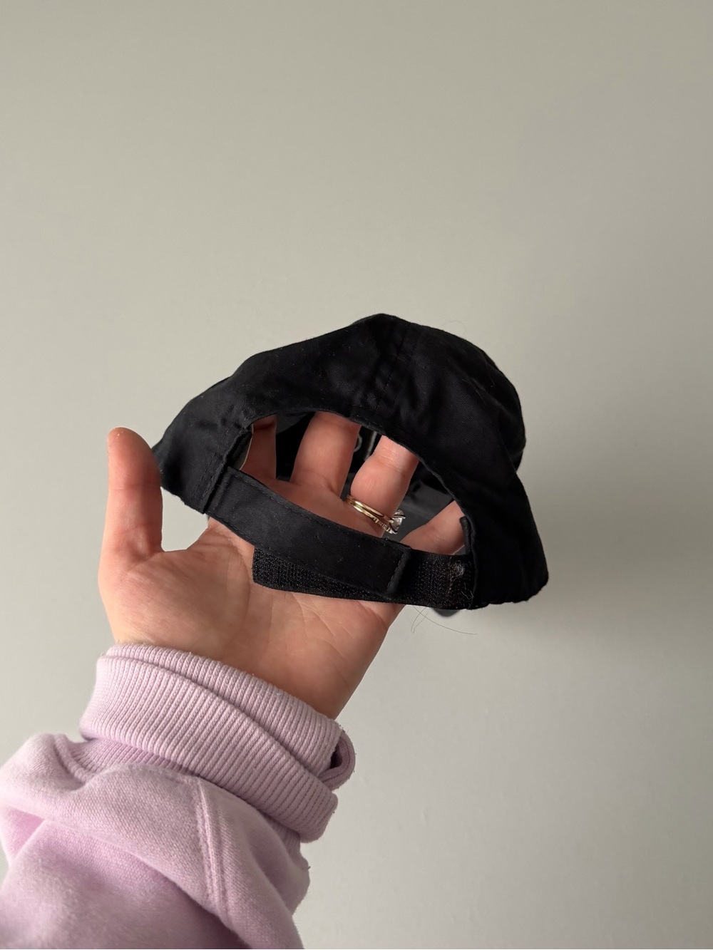 Black Alo Yoga Embroidered Baseball Hat - Picture 4 of 6